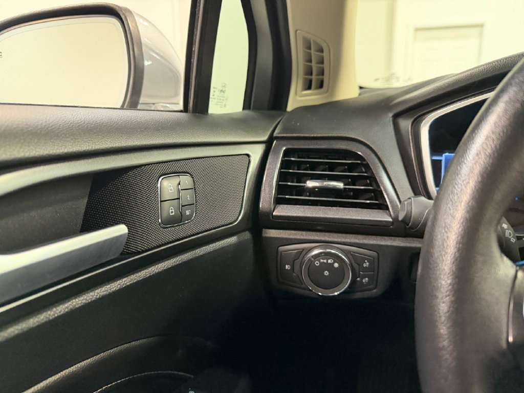 Used 2020 Ford Fusion Energi Titanium FWD image 78