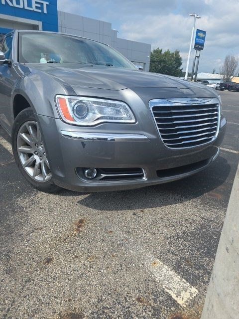 Used 2011 Chrysler 300 C RWD image 2