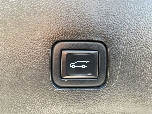 Used 2021 Chevrolet Traverse Premier w/ Redline Edition FWD image 38