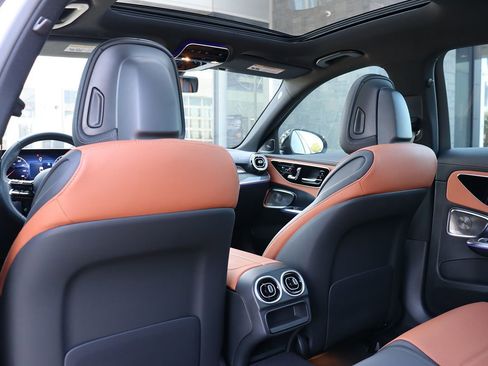 Used 2025 Mercedes-Benz C 300 Sedan image 37