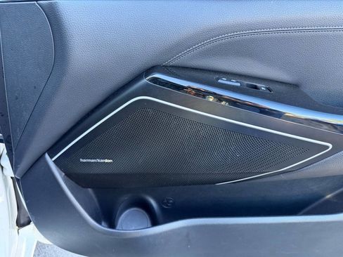 Used 2017 Kia Cadenza Premium w/ Luxury Package FWD image 29