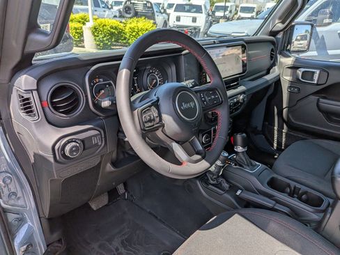 Used 2024 Jeep Gladiator Rubicon w/ Steel Bumper Group AWD/4WD image 17