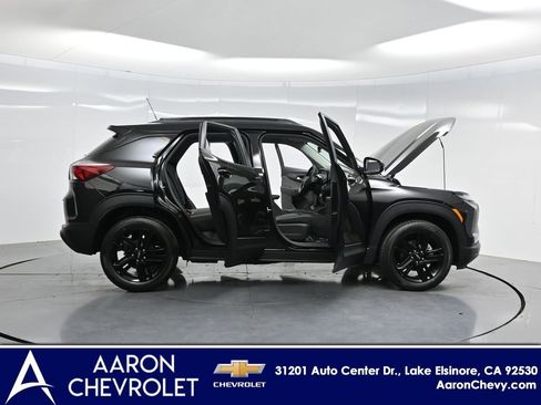 New 2026 Chevrolet TrailBlazer LT w/ Midnight Edition FWD image 3