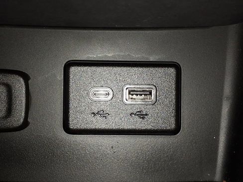 Used 2023 GMC Acadia SLE w/ Driver Convenience Package image 14