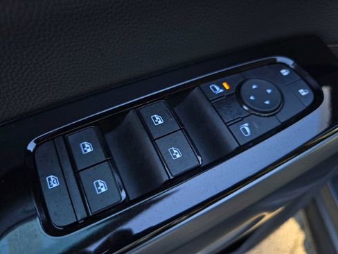 Used 2024 Nissan Pathfinder SL w/ Black Appearance Package image 22