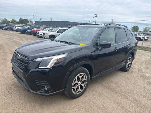 Used 2023 Subaru Forester Premium AWD/4WD image 1