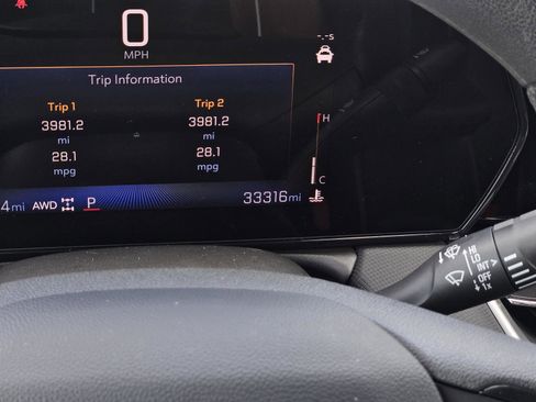 Used 2025 Chevrolet TrailBlazer LT AWD/4WD image 23
