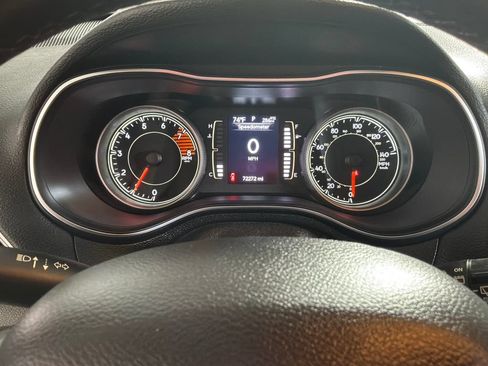 Used 2019 Jeep Cherokee Latitude Plus AWD/4WD image 22