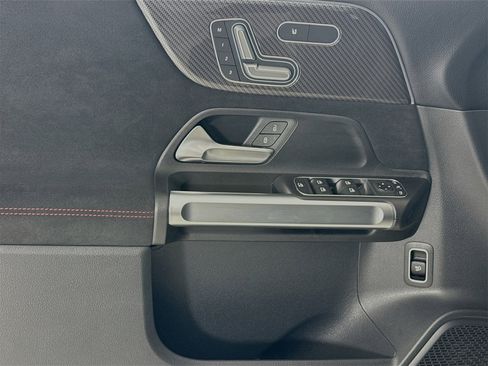 Used 2025 Mercedes-Benz GLB 250 GLB 250 image 18