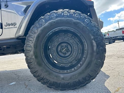 Used 2021 Jeep Gladiator Sport AWD/4WD image 13