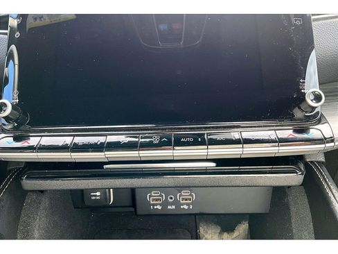 Used 2024 Jeep Wagoneer Series II w/ Flexible Seating Group image 29