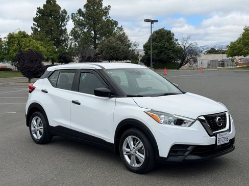 Used 2020 Nissan Kicks S FWD image 7