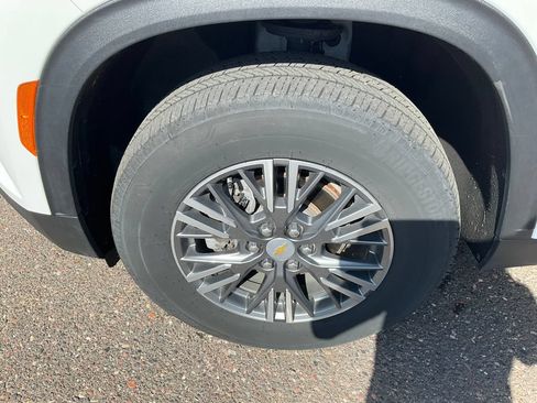 Used 2025 Chevrolet Traverse LT AWD/4WD image 39