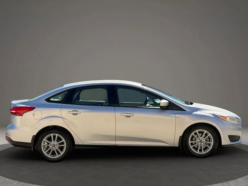 Used 2018 Ford Focus SE image 2