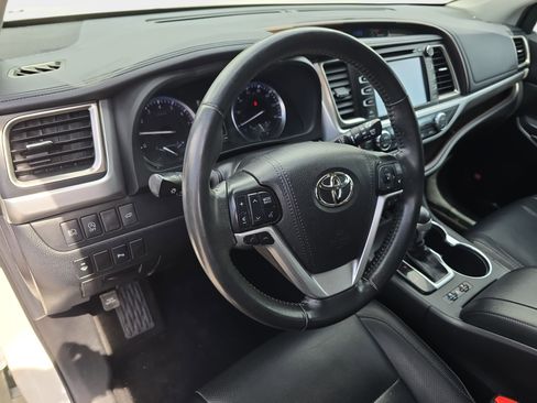 Used 2019 Toyota Highlander Limited AWD/4WD image 16