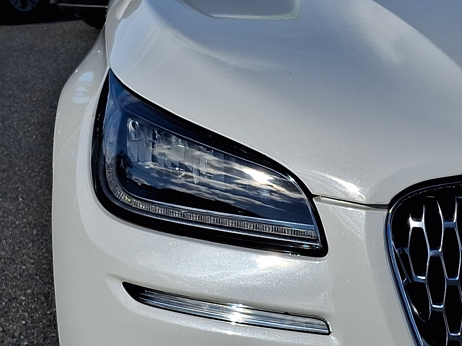 Used 2020 Lincoln Corsair AWD image 10