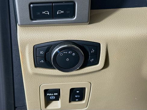 Used 2019 Ford F150 Lariat image 17