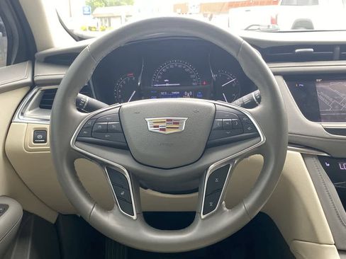 Used 2017 Cadillac XT5 Luxury FWD image 14