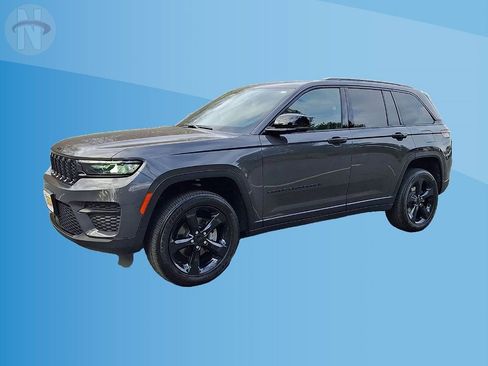 Used 2024 Jeep Grand Cherokee Altitude image 4