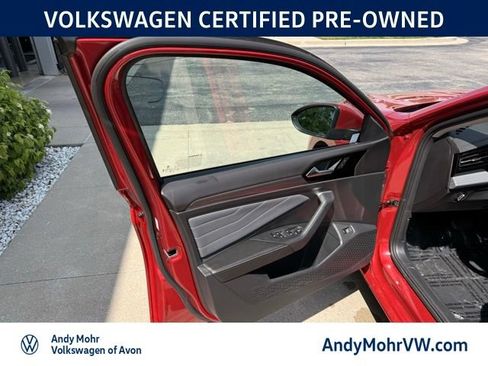 Used 2025 Volkswagen Jetta SEL FWD image 14