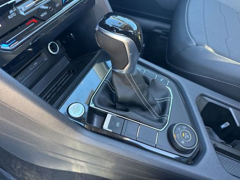 New 2026 Volkswagen Taos SE image 24