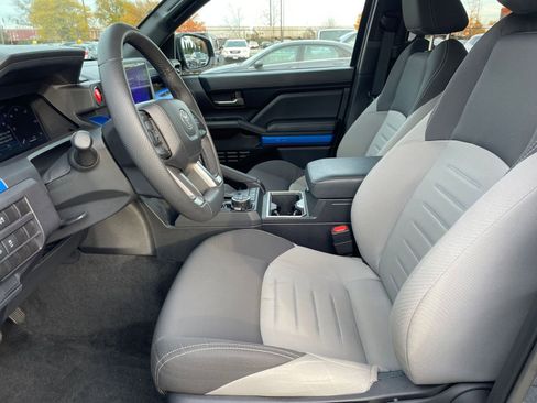 Used 2025 Toyota Tacoma TRD Off-Road image 25