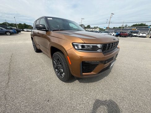 New 2026 Jeep Grand Cherokee Summit w/ Obsidian Package AWD/4WD image 7