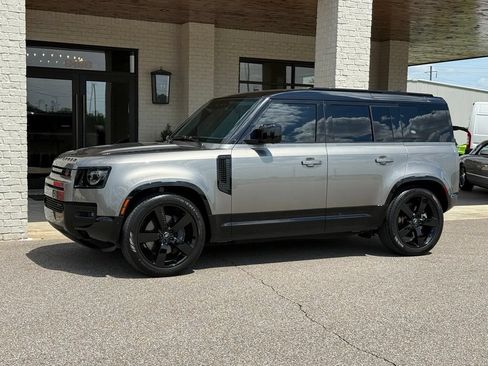 Used 2023 Land Rover Defender 110 X-Dynamic SE AWD/4WD image 13