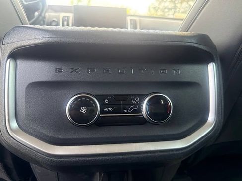 Used 2025 Ford Expedition Active AWD/4WD image 19