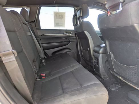 Used 2020 Jeep Grand Cherokee Laredo AWD/4WD image 31