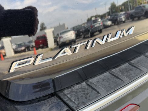 Used 2022 Ford Explorer Platinum w/ Equipment Group 601A AWD/4WD image 35