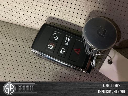 Used 2024 Land Rover Defender 110 X-Dynamic SE image 29