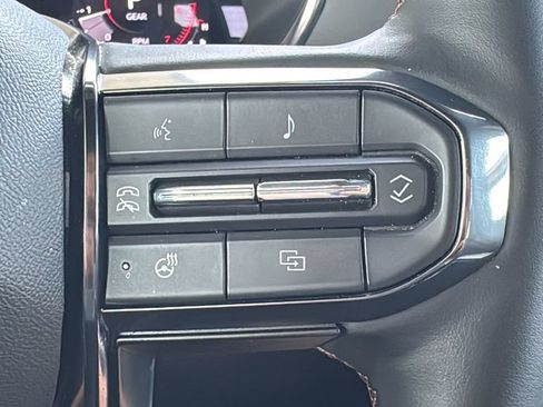 Used 2025 GMC Canyon AT4 w/ Technology Plus Package AWD/4WD image 14
