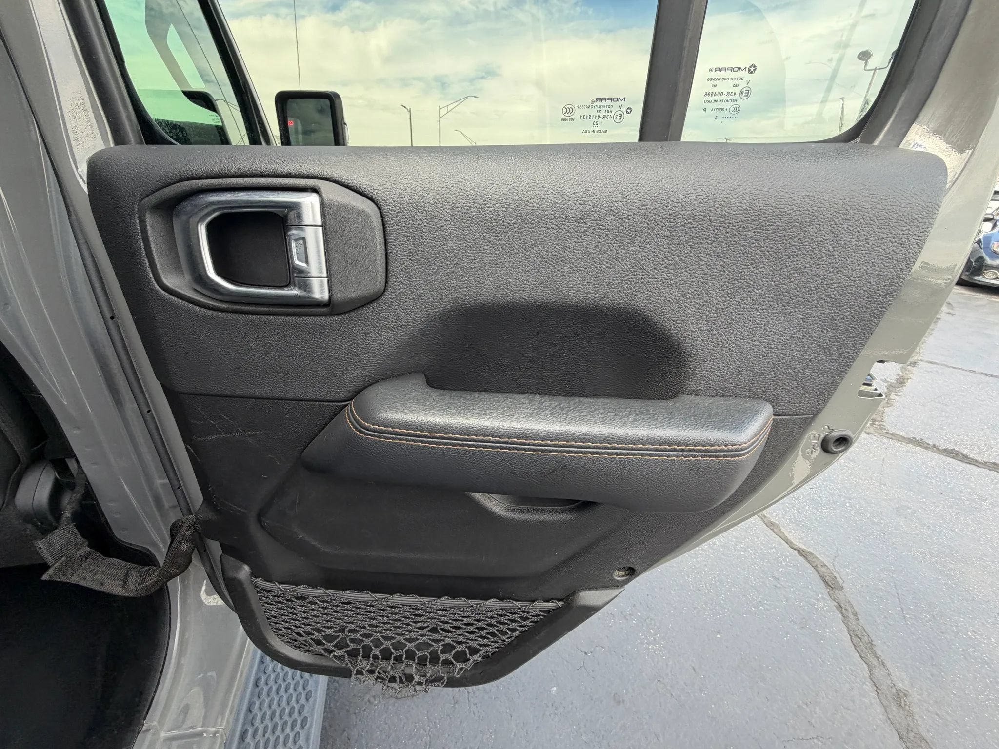 Used 2023 Jeep Wrangler Unlimited Sahara AWD/4WD image 16