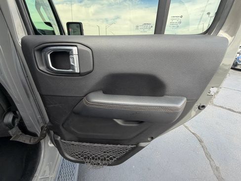 Used 2023 Jeep Wrangler Unlimited Sahara AWD/4WD image 16