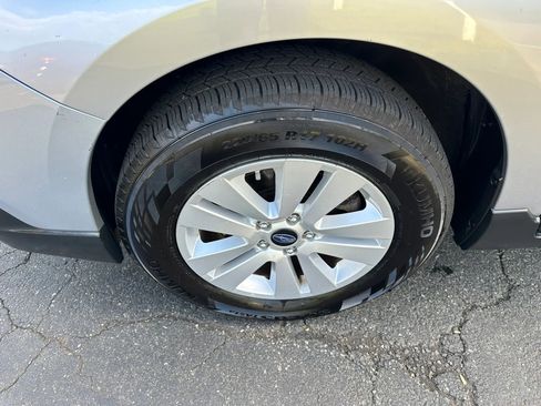 Used 2018 Subaru Outback 2.5i Premium AWD/4WD image 9