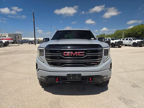 Used 2025 GMC Sierra 1500 AT4 w/ AT4 Premium Package AWD/4WD image 8