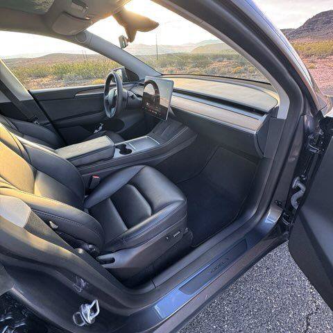 Used 2023 Tesla Model Y 2WD image 3