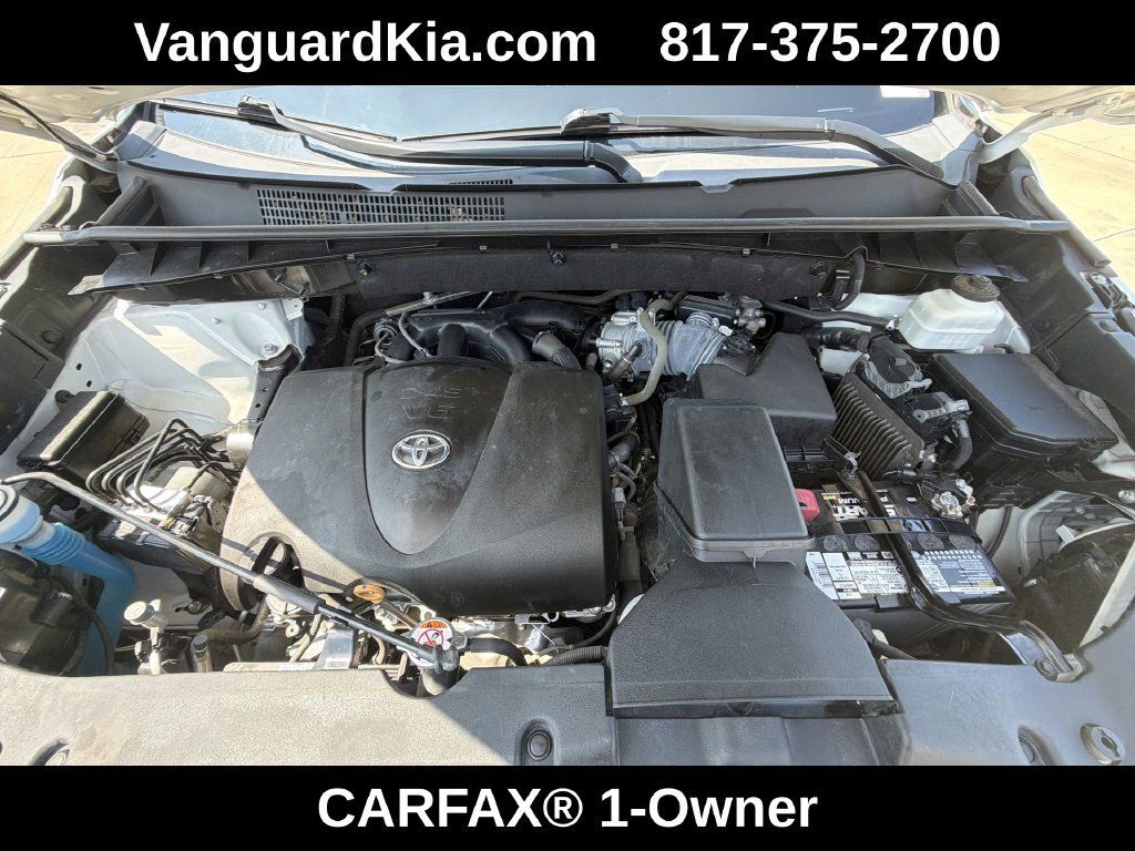 Used 2019 Toyota Highlander XLE FWD image 20