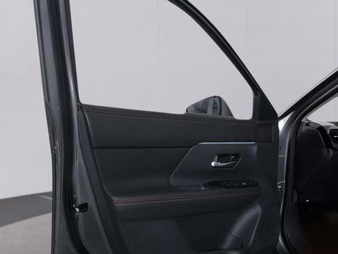 Used 2025 Nissan Kicks SR image 21