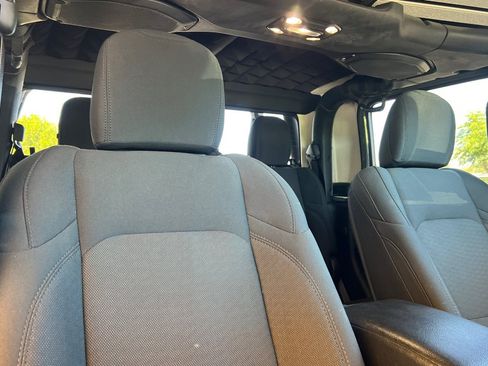 Used 2021 Jeep Gladiator Sport image 19