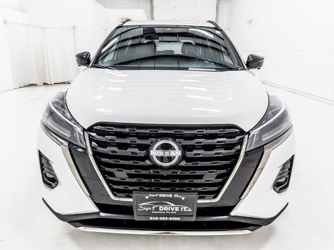 Used 2023 Nissan Kicks SR w/ SR Premium Package image 11