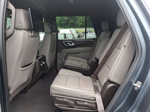 Used 2021 GMC Yukon SLT w/ Rear Media and Nav Package AWD/4WD image 10