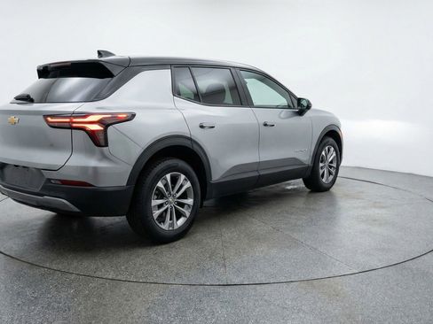 Used 2025 Chevrolet Equinox LT FWD image 9