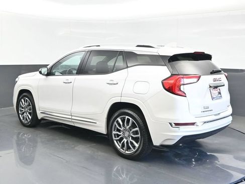 Used 2022 GMC Terrain Denali w/ Denali Premium Package AWD/4WD image 3
