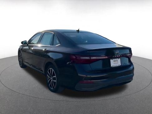 Used 2025 Volkswagen Jetta SE image 11