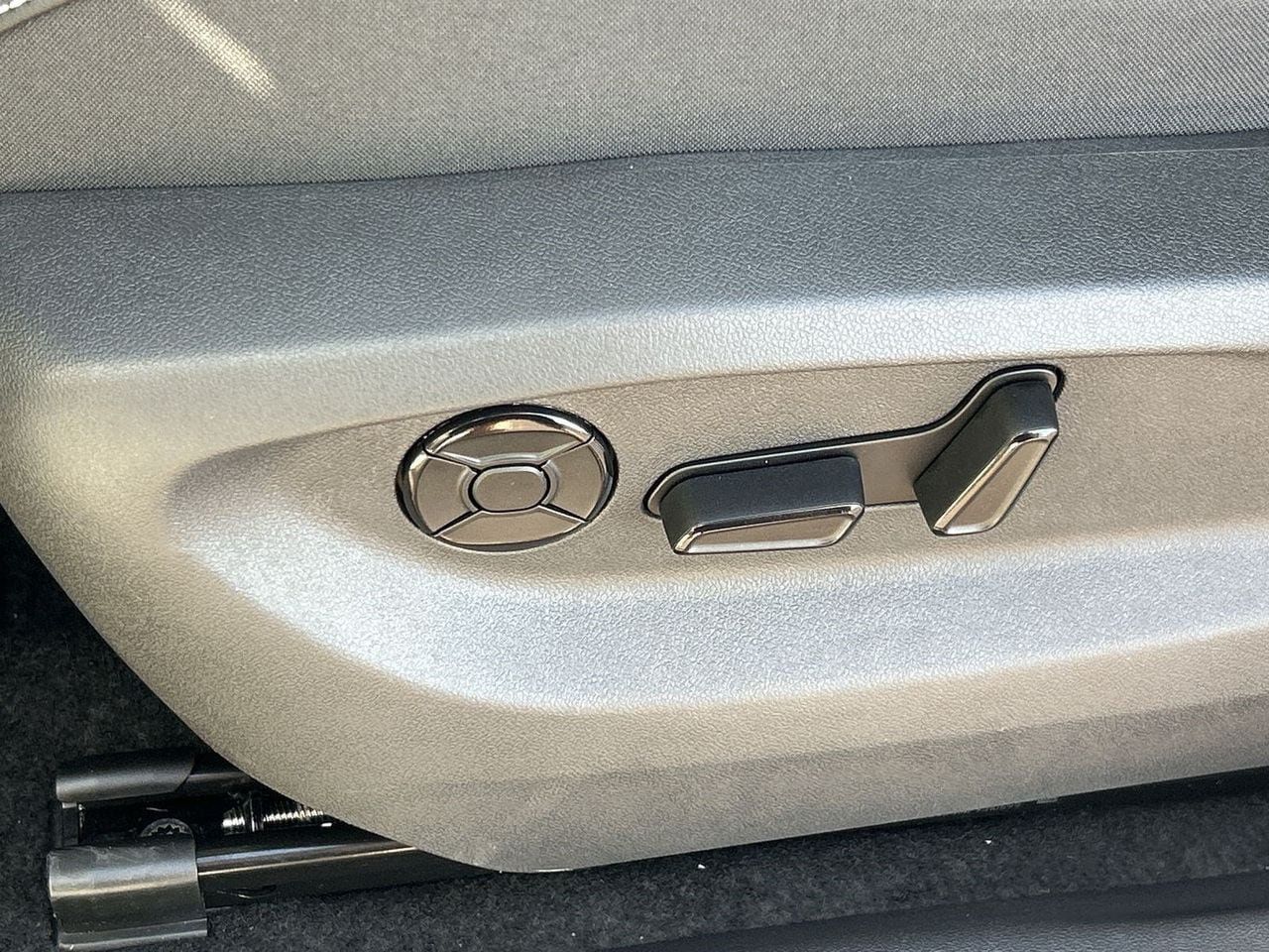 New 2026 Volkswagen Tiguan SE AWD/4WD image 16
