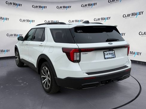 Used 2025 Ford Explorer ST-Line AWD/4WD image 3