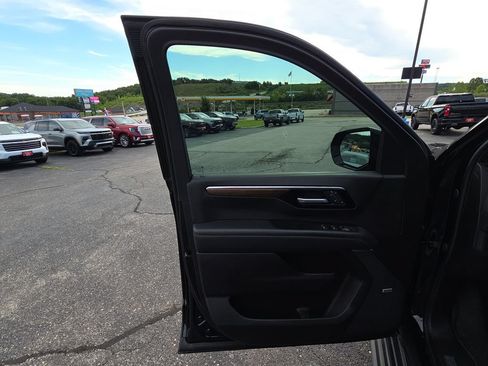 Used 2025 Chevrolet Tahoe High Country AWD/4WD image 12