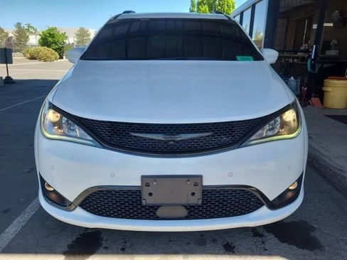 Used 2020 Chrysler Pacifica Touring-L AWD/4WD image 7